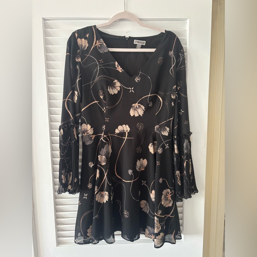 Chelsea28 Black Floral Long Sleeve Dress - Small